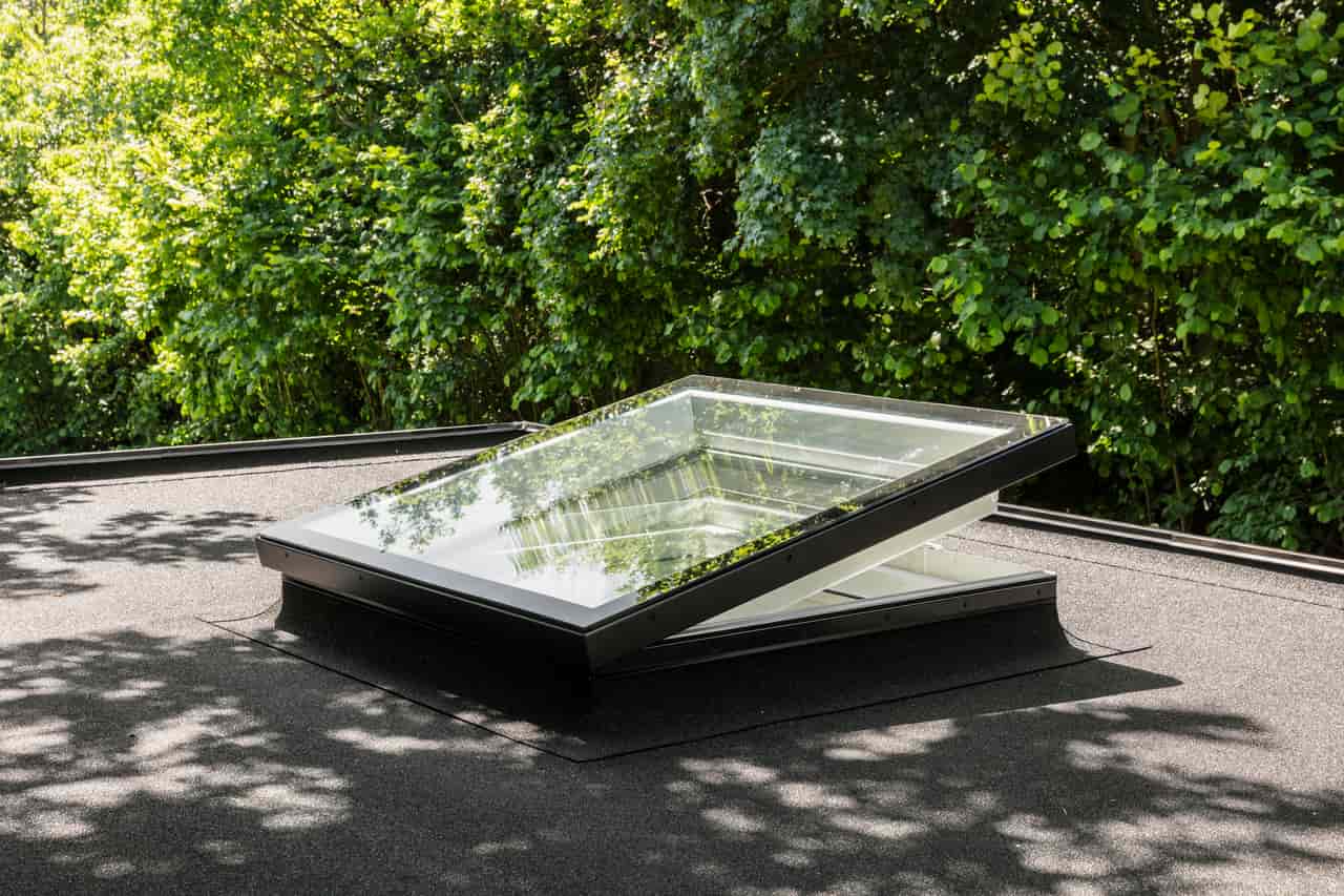 Kies ik een Fakro, Velux of Skylux Platdakraam?